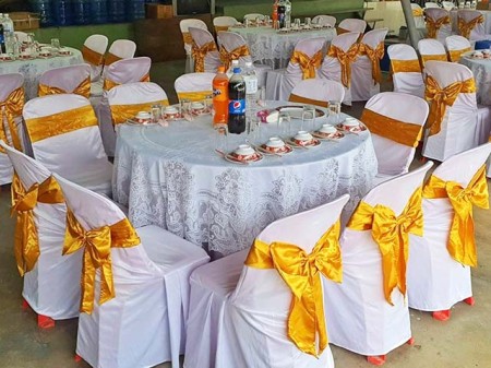 ขาย สินค้า ขายผ้าคลุมเก้าอี้ราคาถูก สำหรับโรงแรมและอีเวนต์ทุกประเภท รับผลิตผ้าคลุมเก้าอี้สกรีนชื่อ-ราคาส่ง ถูกงานวัดงานบุญงานเลี้ยง ผ้าคลุมโต๊ะจีน-โต๊ะกลมราคาโรงงาน